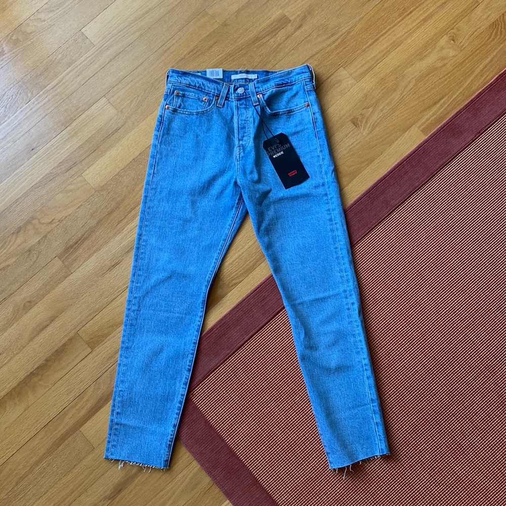 Women’s Levi Jeans. Levi’s Premium Wedgie. 27. NWT